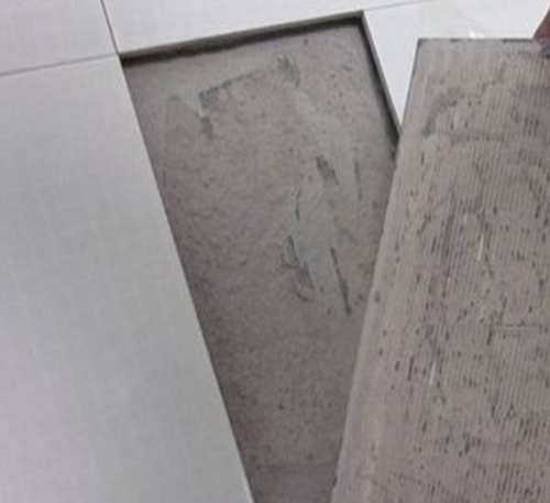 张掖市瓷砖空鼓维修公司分享瓷砖铺贴时如果打浆（即涂抹在瓷砖背面和基层上的砂浆或瓷砖胶）过少，会带来以下问题